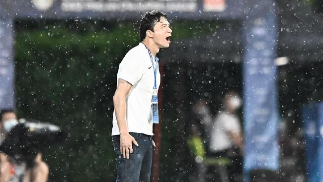除了这份价值2600万英镑的球鞋合同之外，阿迪达斯将为阿诺德设计签名系列球鞋。